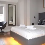 1 Bedroom Apartment Next To The Grand Canal