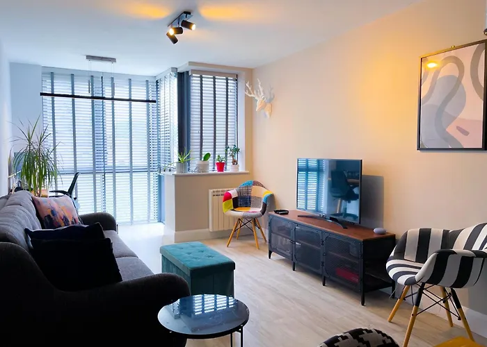 Modern Apartment 10Min From City Center With Parking