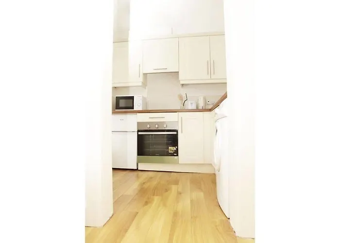 Charles St Serviced Accommodation