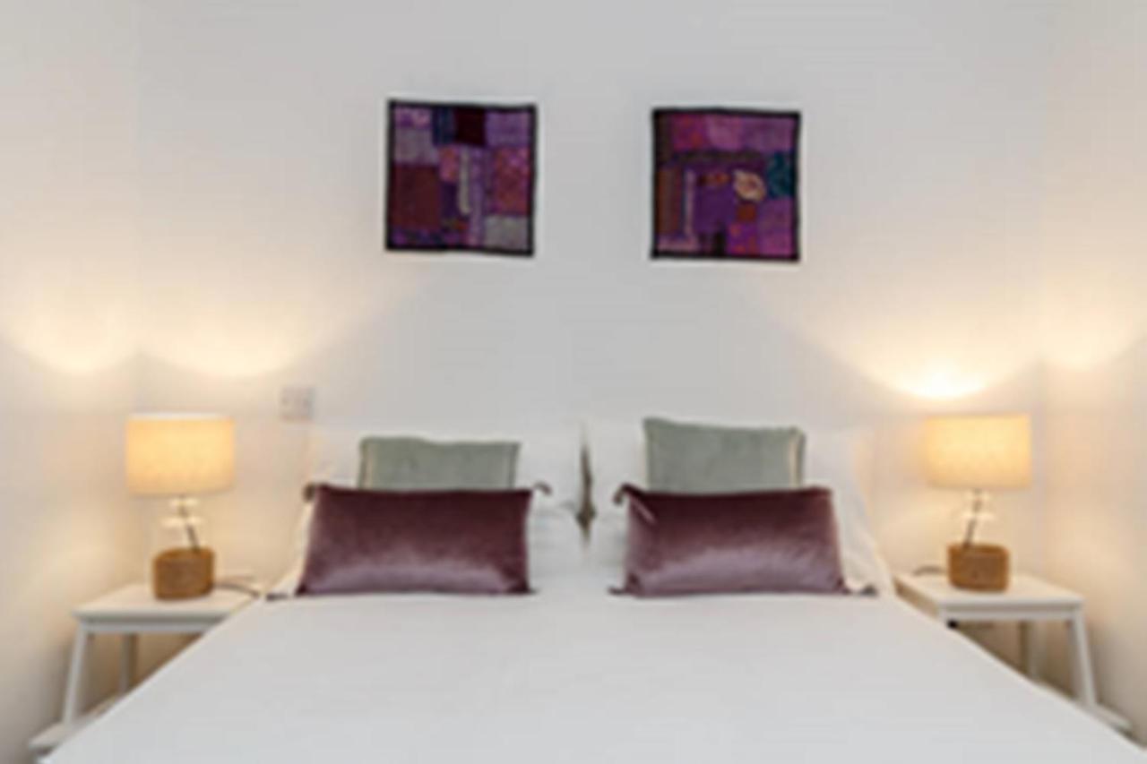 Stylish Soundproof Temple Bar Square Apartment