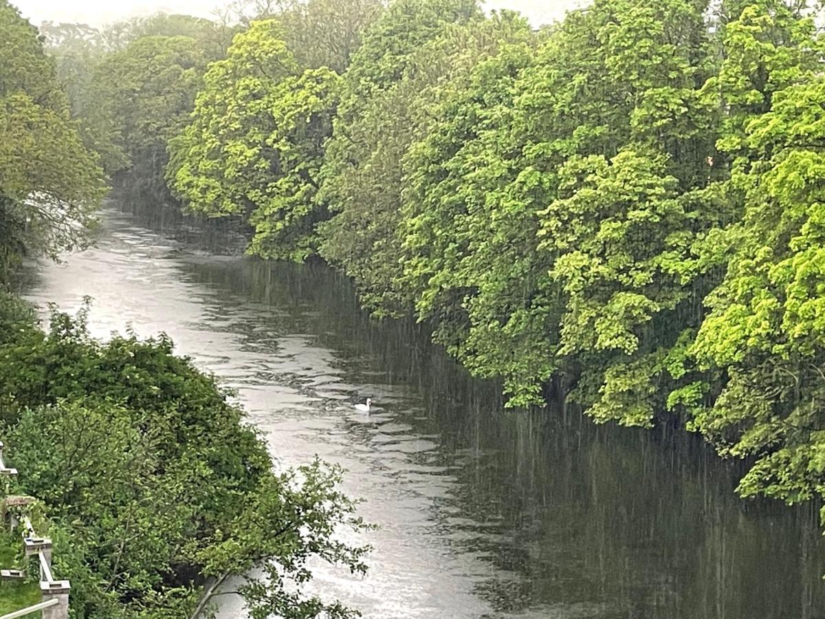 Villa Serene Riverside - Hidden Gem In