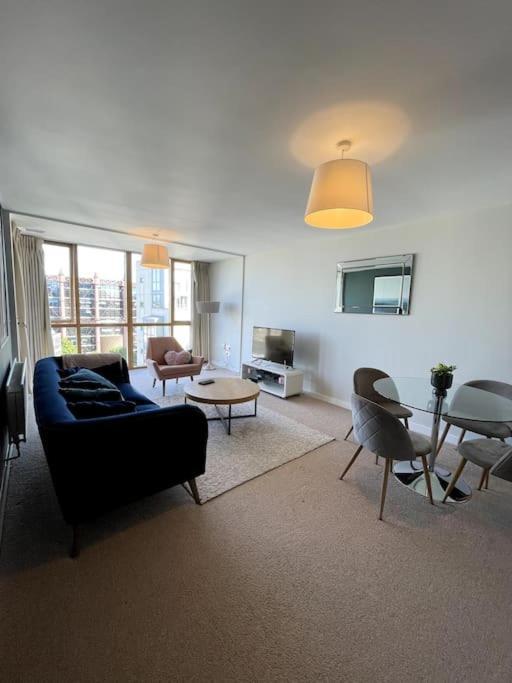 Stunning Modern In The Gasworks * Dublin
