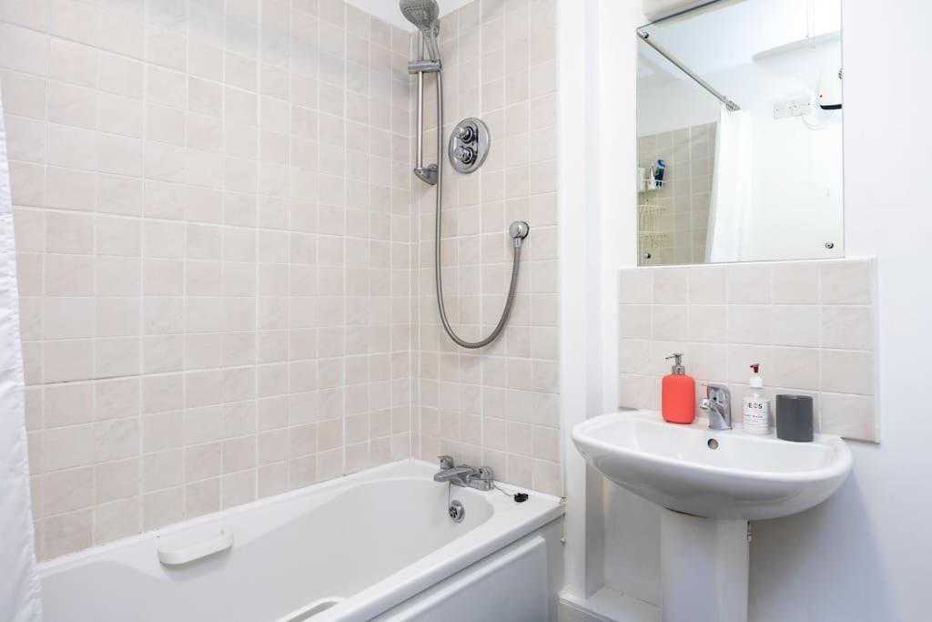 Peaceful 1 Bedroom In Portobello, Apartment