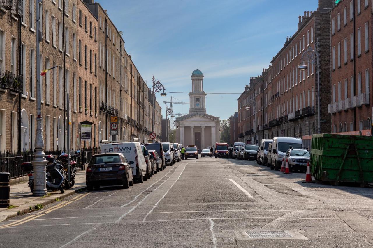 Spectacular 2 Bedroom With Sunny Garden & Terrace Bed & Breakfast Dublin