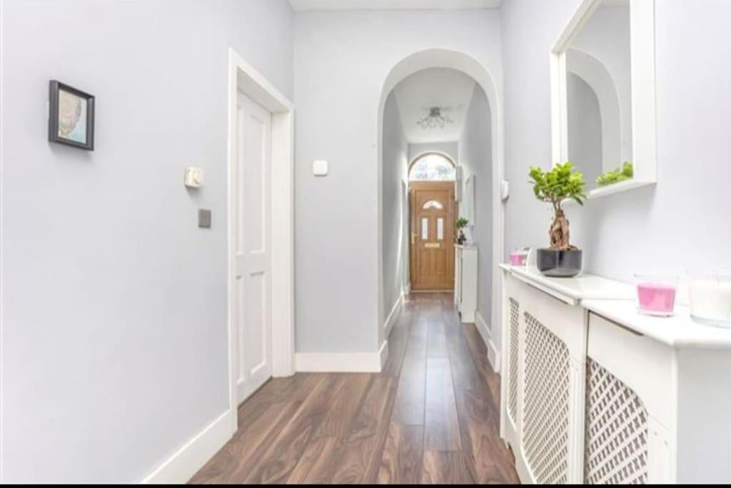 Spacious 2-bedroom Property, Minutes From City. * Dublin