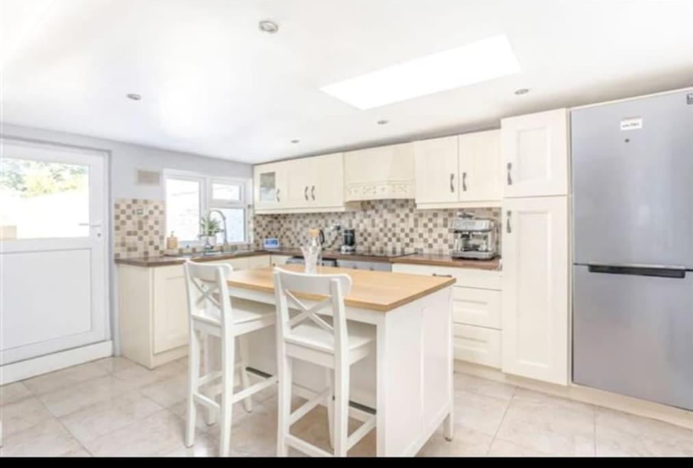 Apartment Spacious 2-bedroom Property, Minutes From City. Dublin