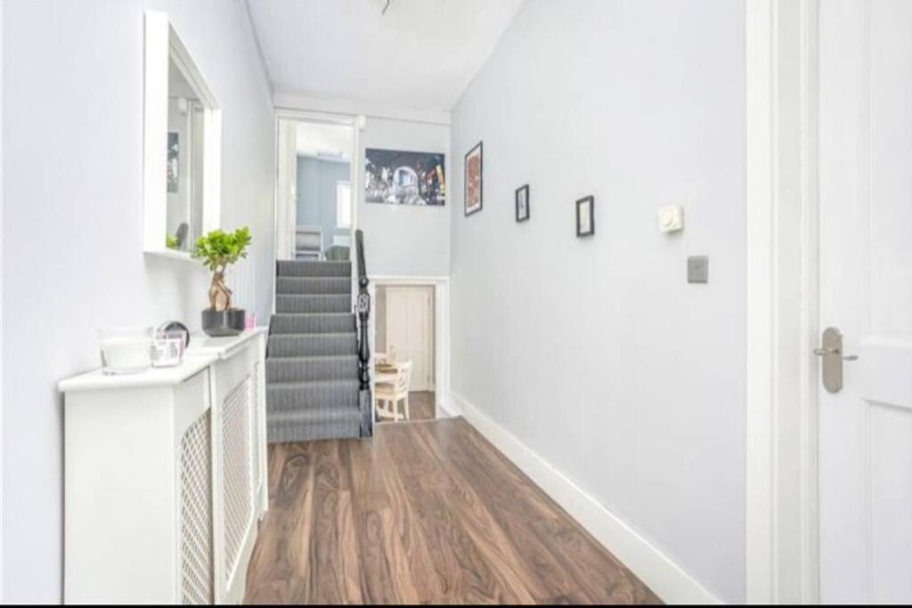 Spacious 2-bedroom Property, Minutes From City. Apartment Dublin