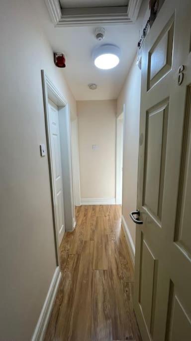 City Gem - Central & Stylish 1 Bed Apartment *