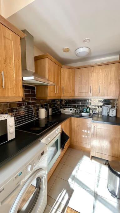 City Gem - Central & Stylish 1 Bed Apartment *