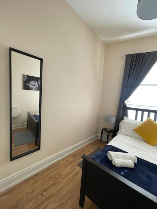 City Gem - Central & Stylish 1 Bed Apartment *