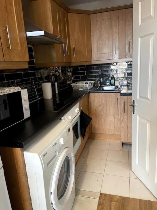 City Gem - Central & Stylish 1 Bed Apartment *