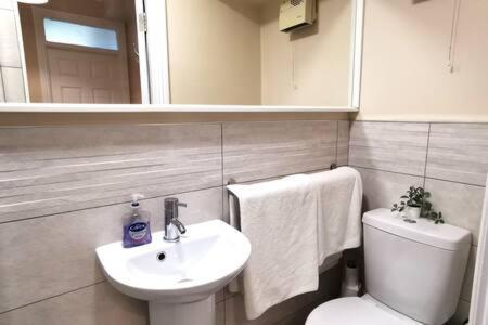 Apartment Private Patio Reliable Fast Wifi *