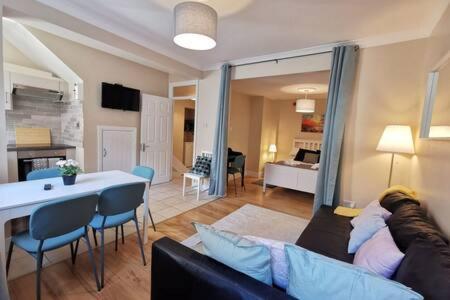 Private Patio Reliable Fast Wifi Apartment *