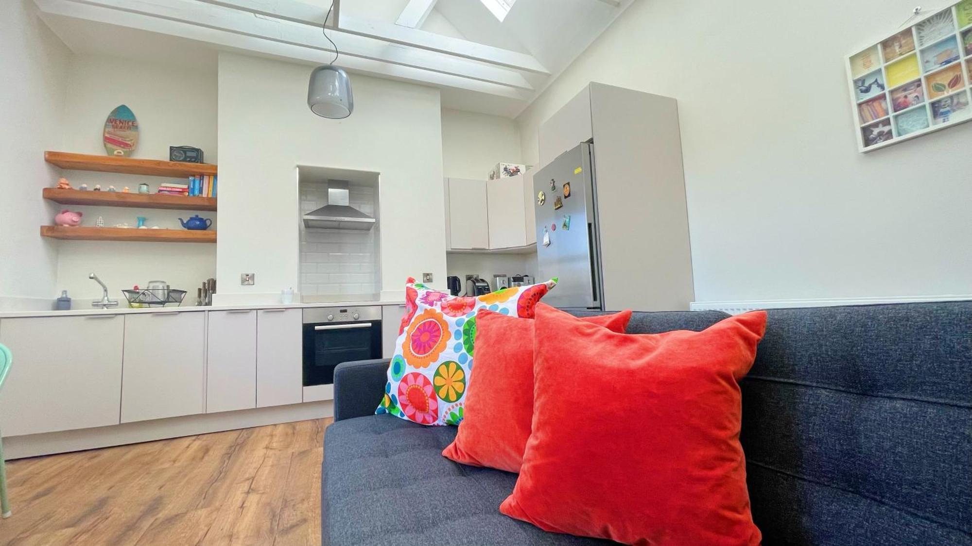 Apartment Stylish High Ceiling In South Center