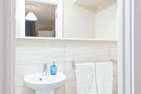 Cosy 1bed With Nice Patio And Fast Wifi F1 Apartment *