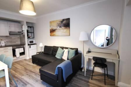 Apartment Cosy 1bed With Nice Patio And Fast Wifi F1 *