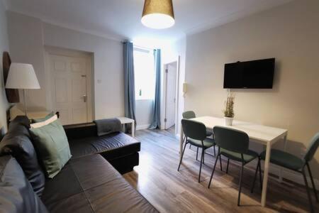 Cosy 1bed With Nice Patio And Fast Wifi F1 Apartment *