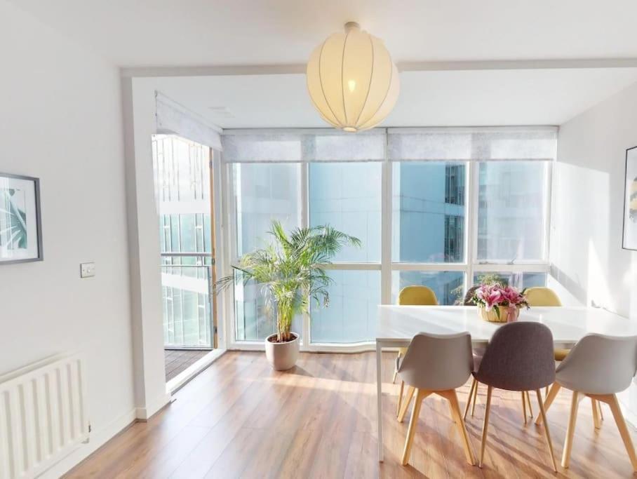 Apartment Centrally Located, Comfy 2-bed 2-bath Apt