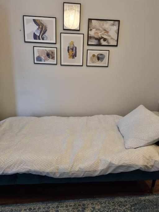 Centrally Located, Comfy 2-bed 2-bath Apt Apartment *