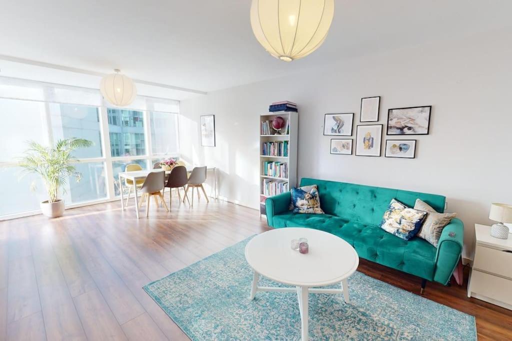Apartment Centrally Located, Comfy 2-bed 2-bath Apt Dublin