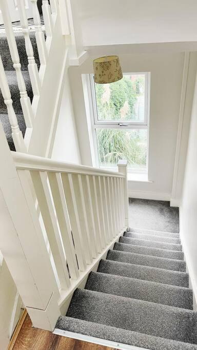 Stylish High Ceiling In South Center * Dublin