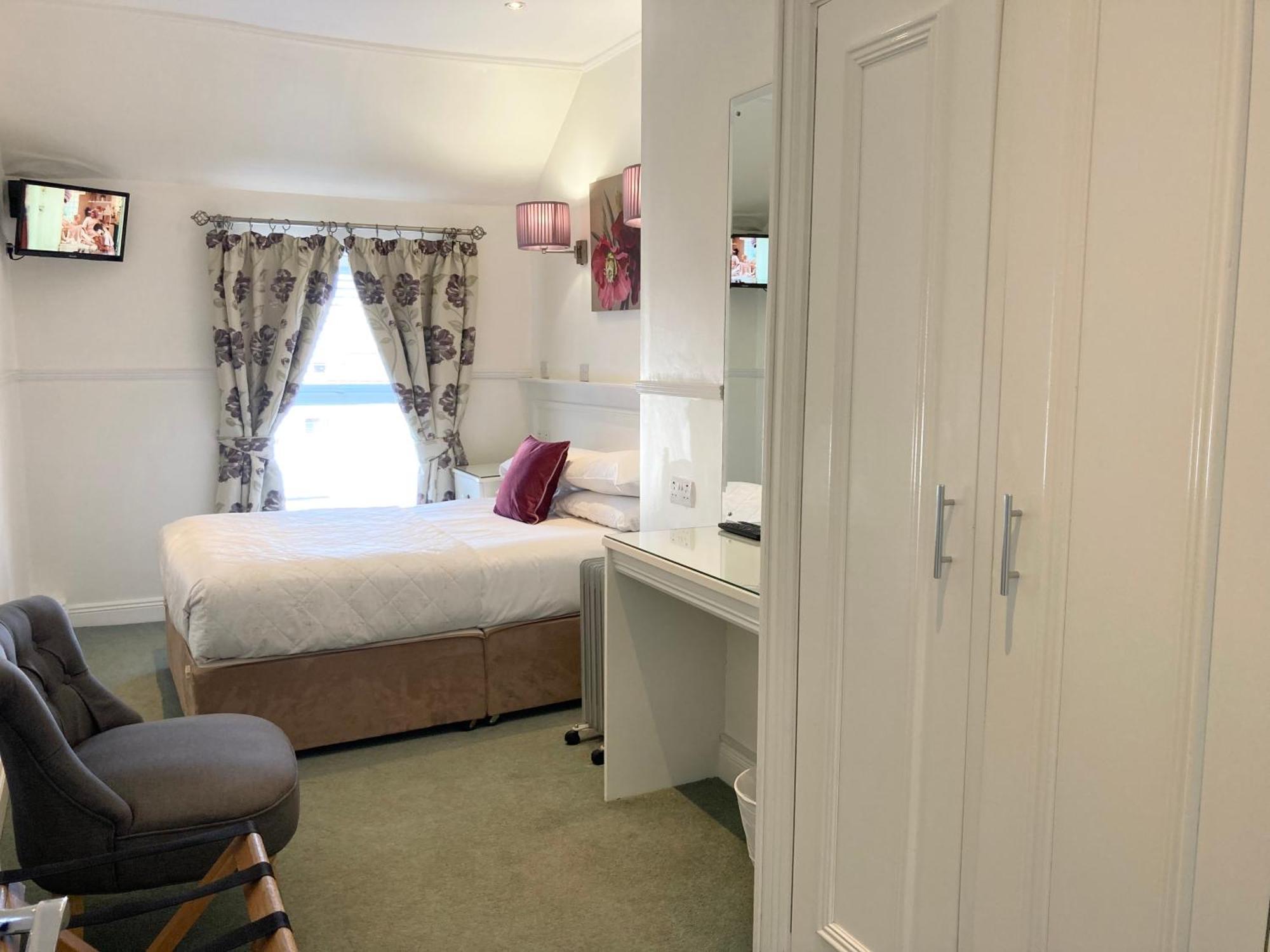 Dergvale Hotel 2*