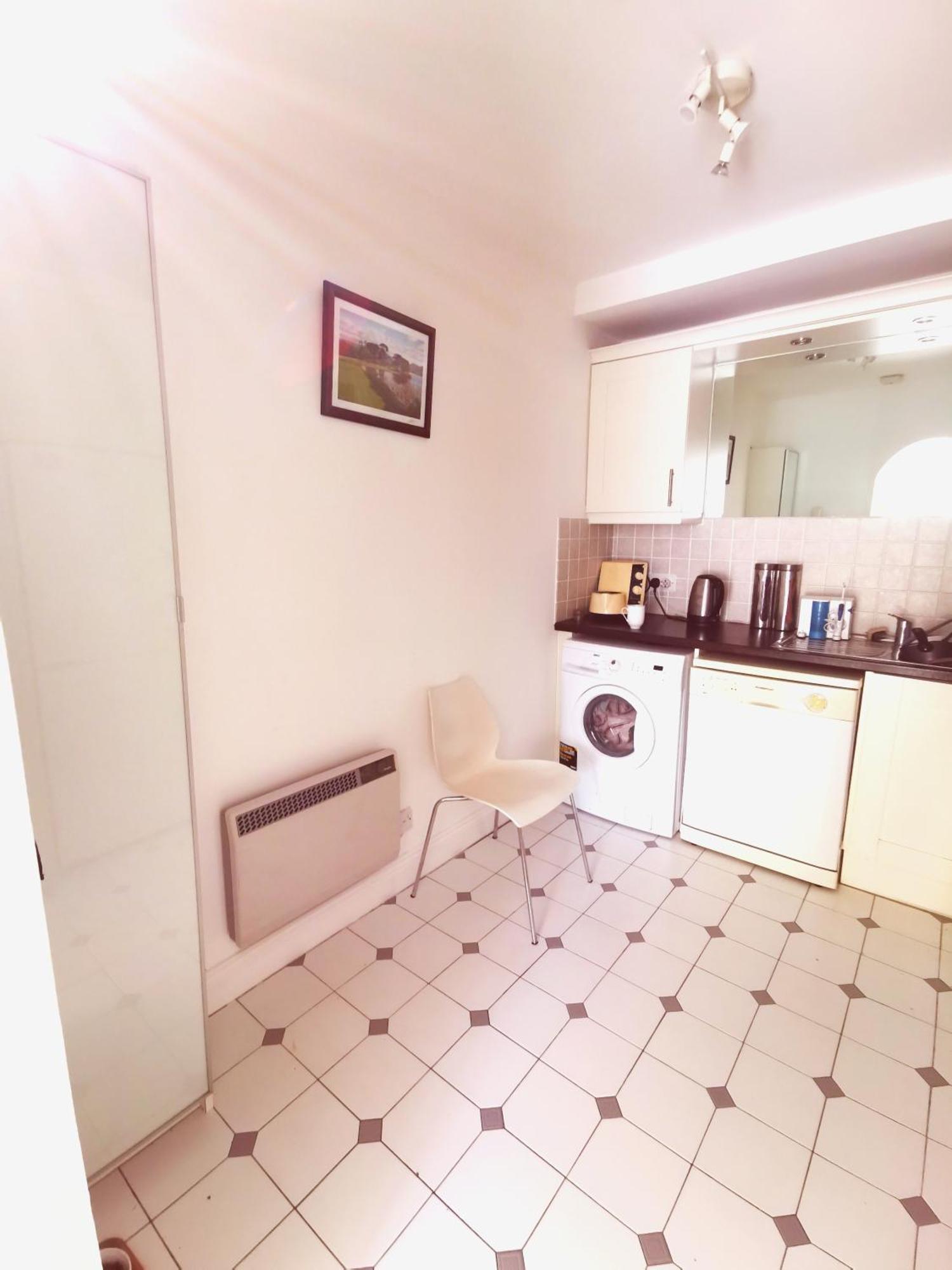 Homestay Single In Charming With The Terrace And The Cat In Sandymount Dublin