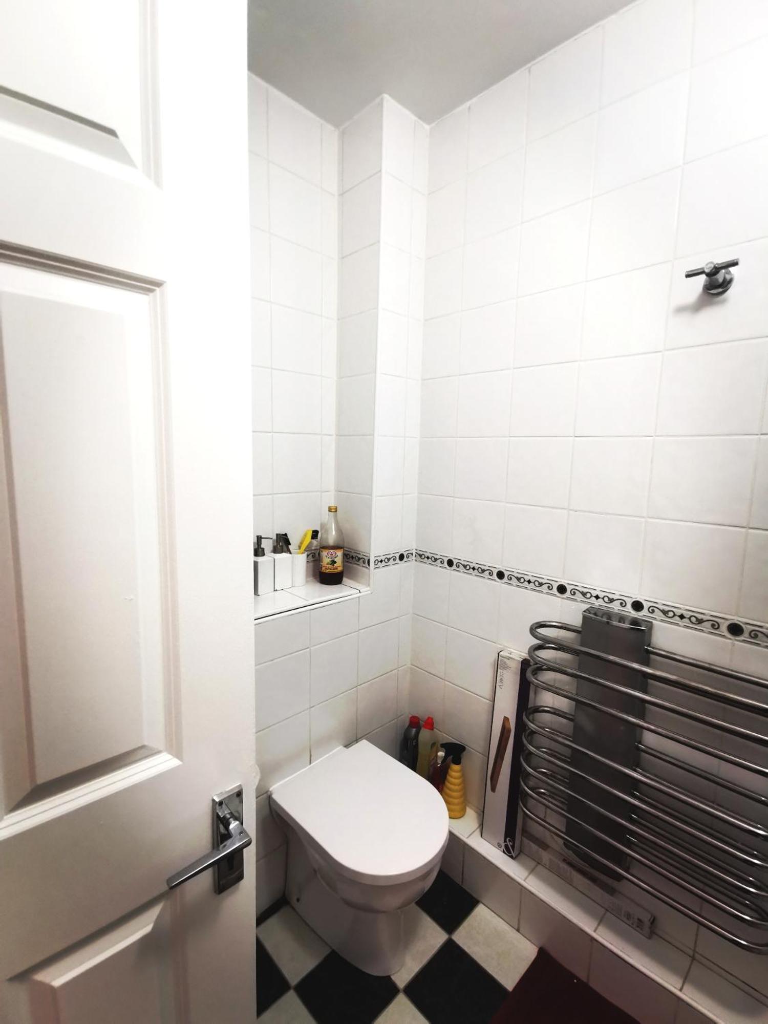 Single In Charming With The Terrace And The Cat In Sandymount Dublin