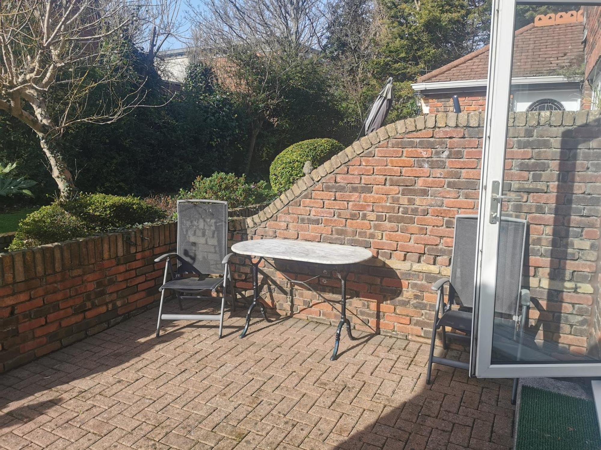 Homestay Single In Charming With The Terrace And The Cat In Sandymount *