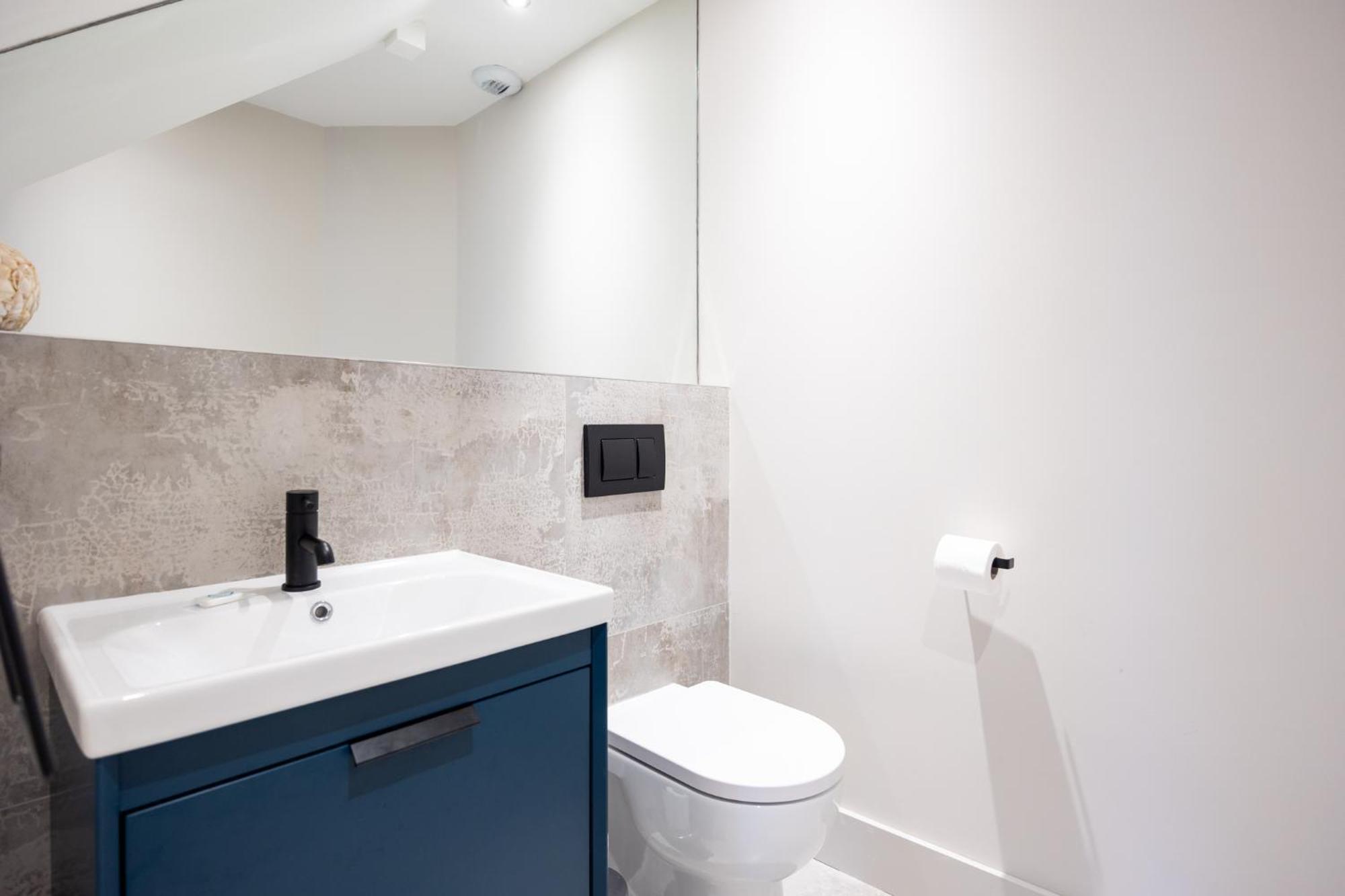 Holiday home Stunning 2 Bed, 2 Bath House Near National Stadium,