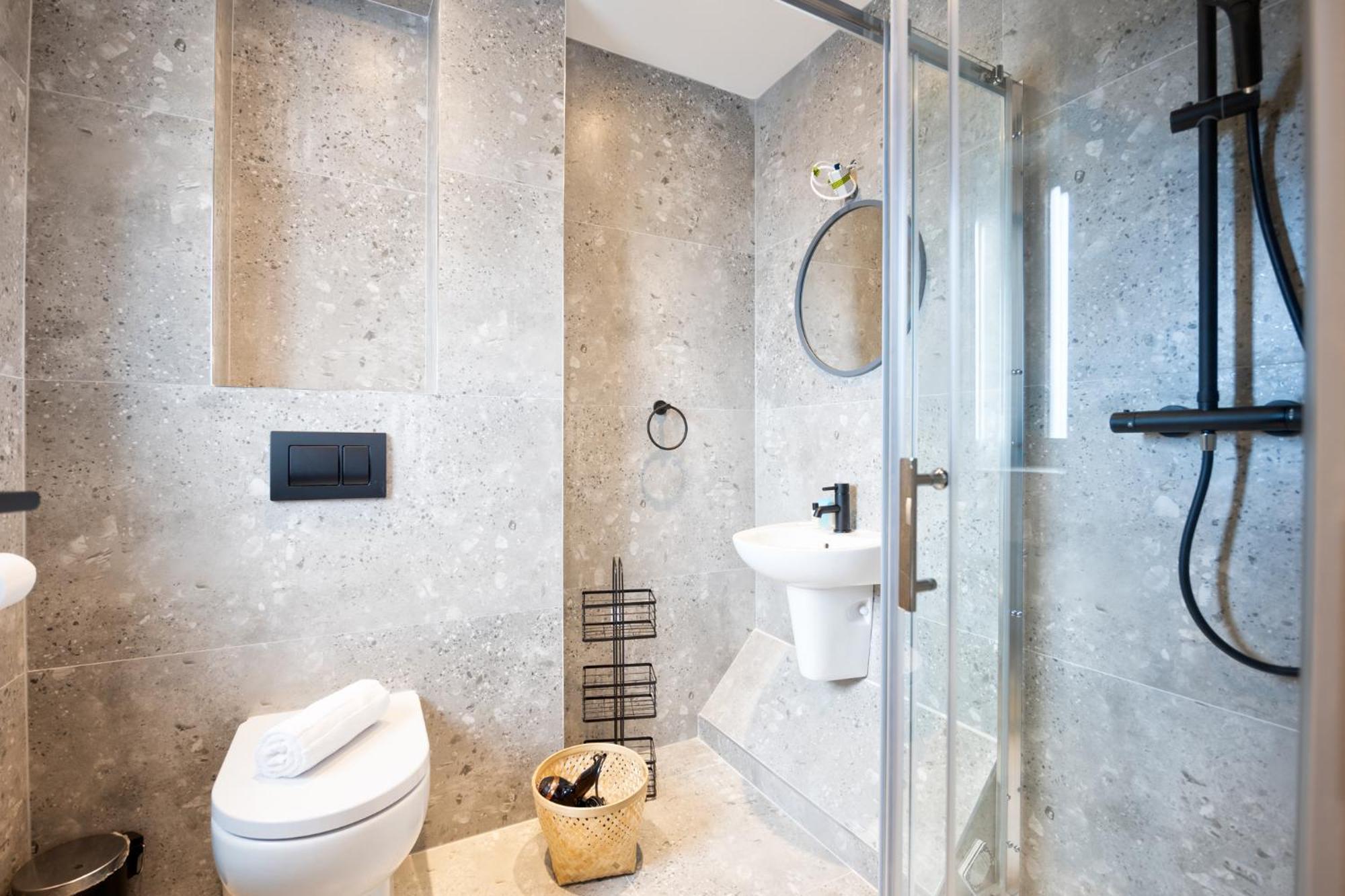 Stunning 2 Bed, 2 Bath House Near National Stadium, *