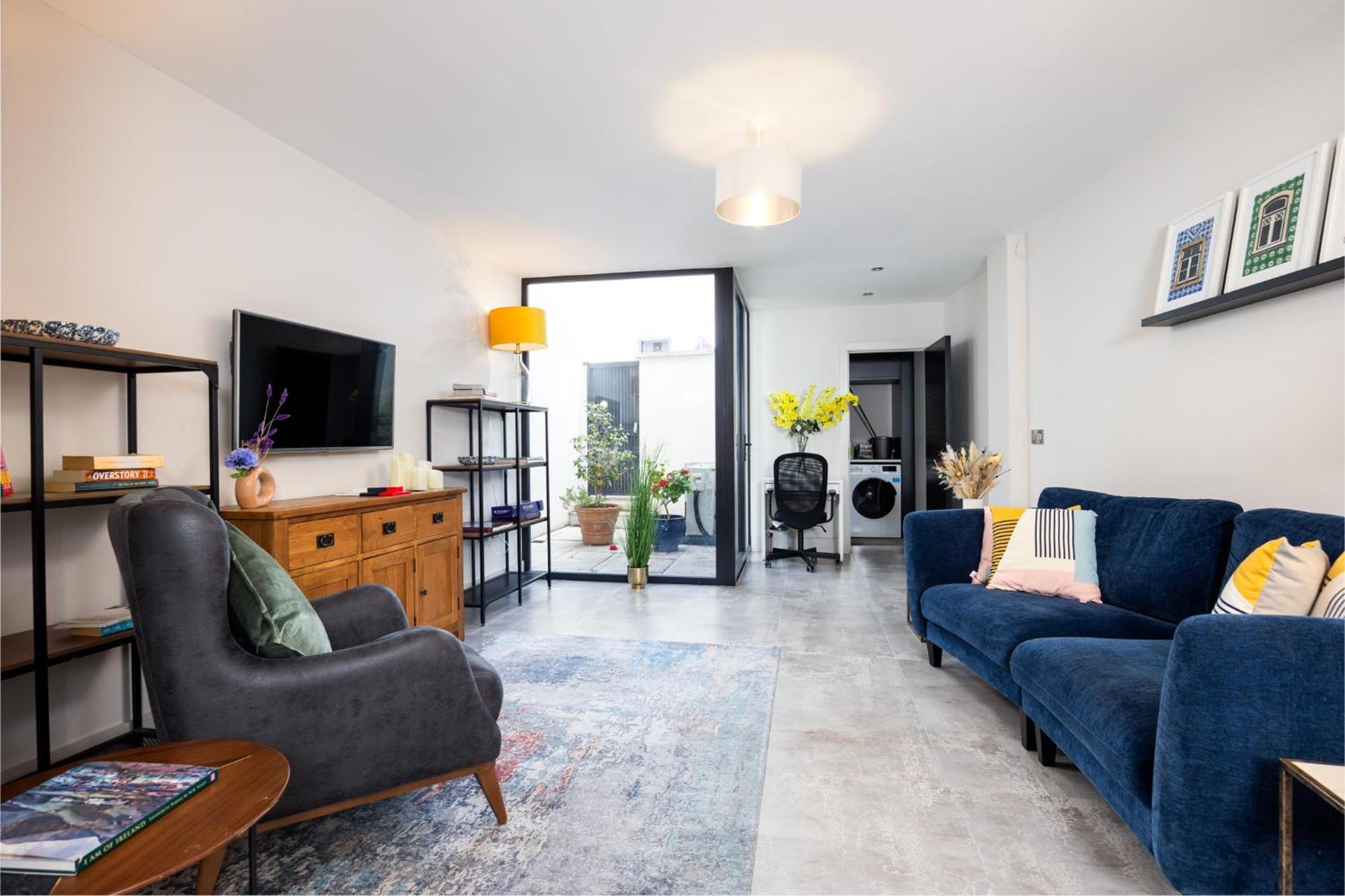 Holiday home Stunning 2 Bed, 2 Bath House Near National Stadium,