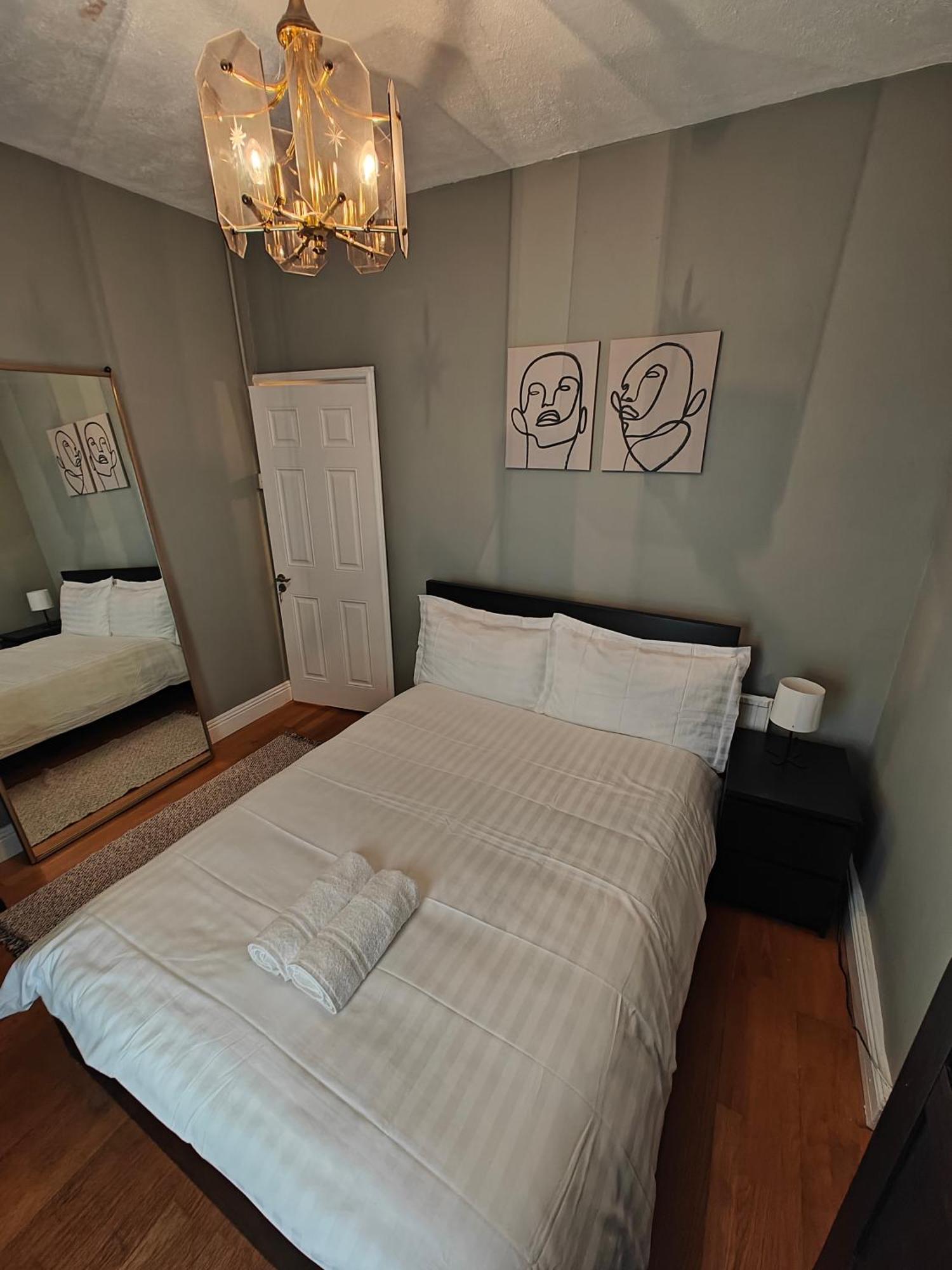 Delightful 3 Bed City House Holiday home
