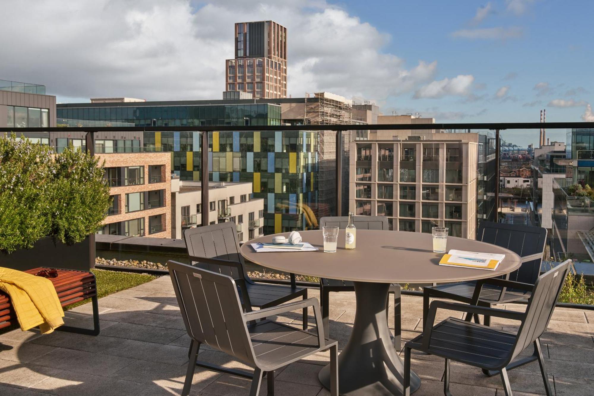 Sonder At Britain Quay 4*