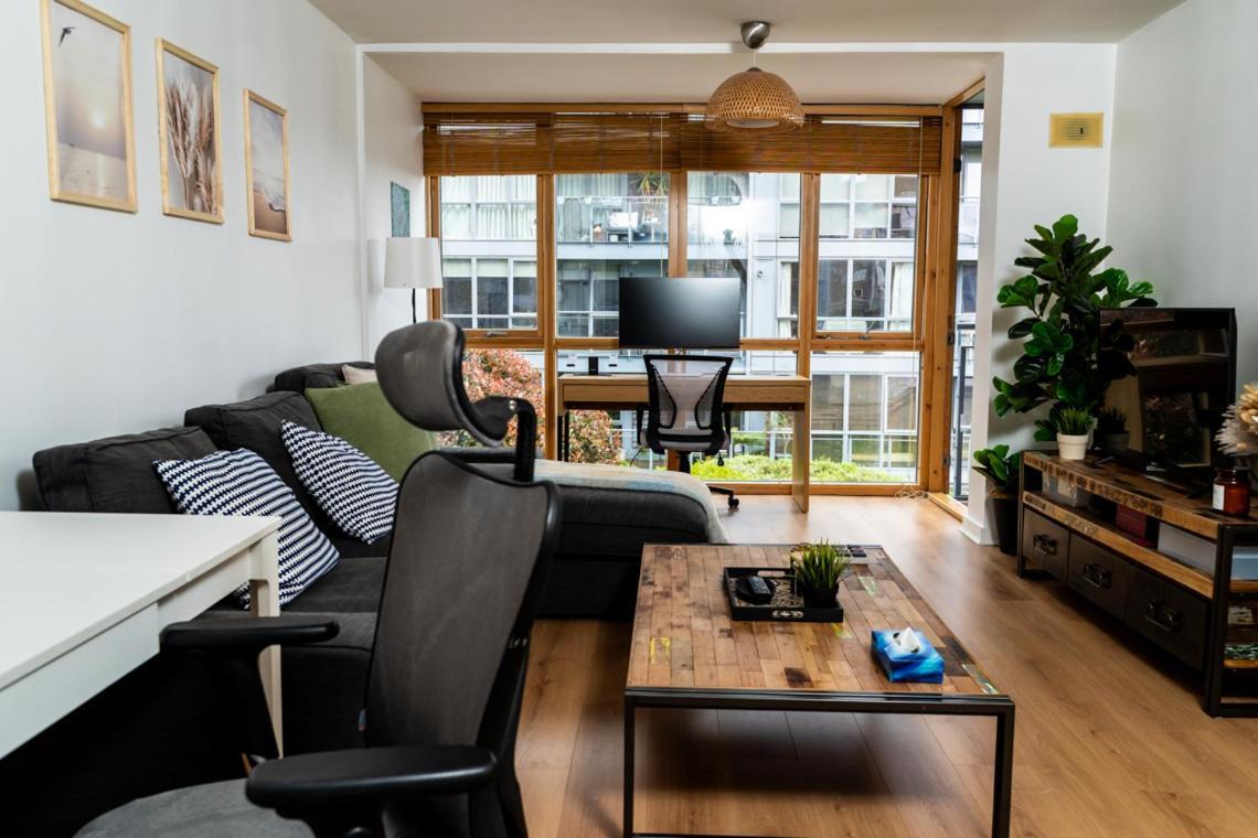 Stunning 1 Bedroom In Grand Cannal Apartment