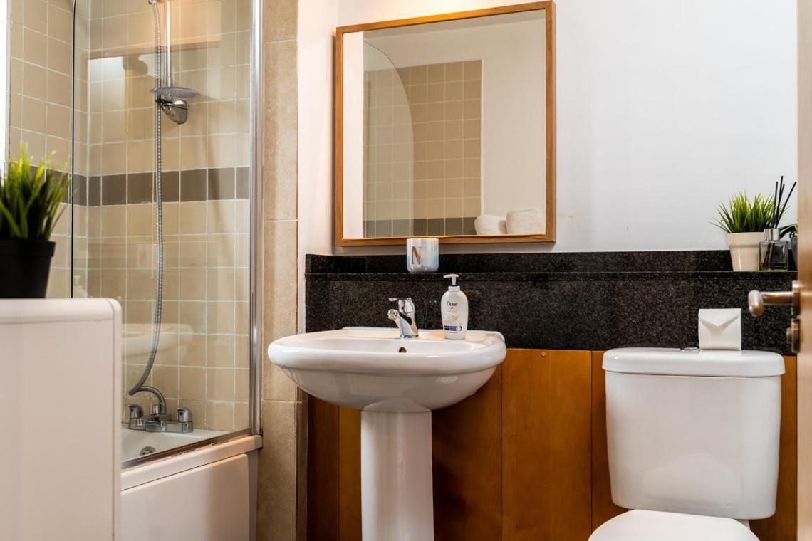 Stunning 1 Bedroom In Grand Cannal