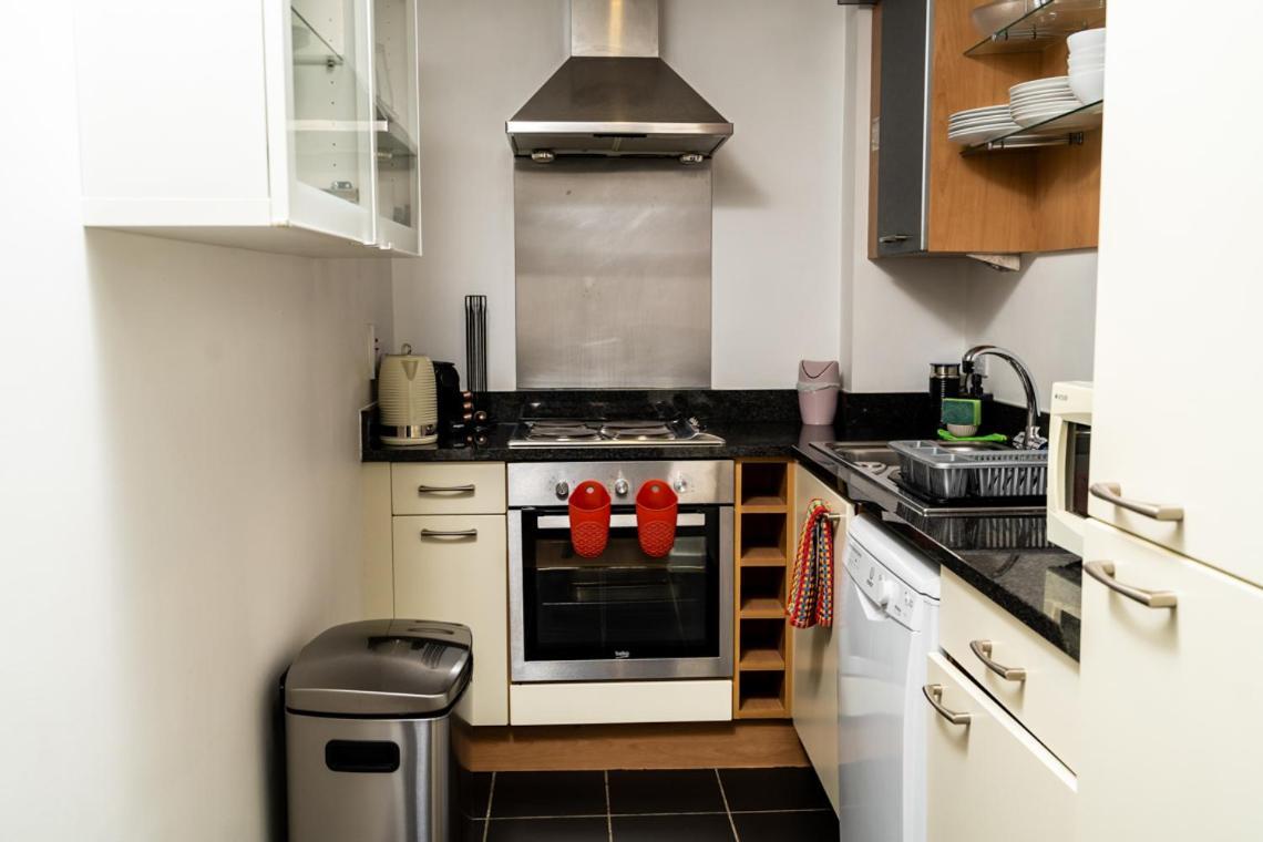 Stunning 1 Bedroom In Grand Cannal Apartment