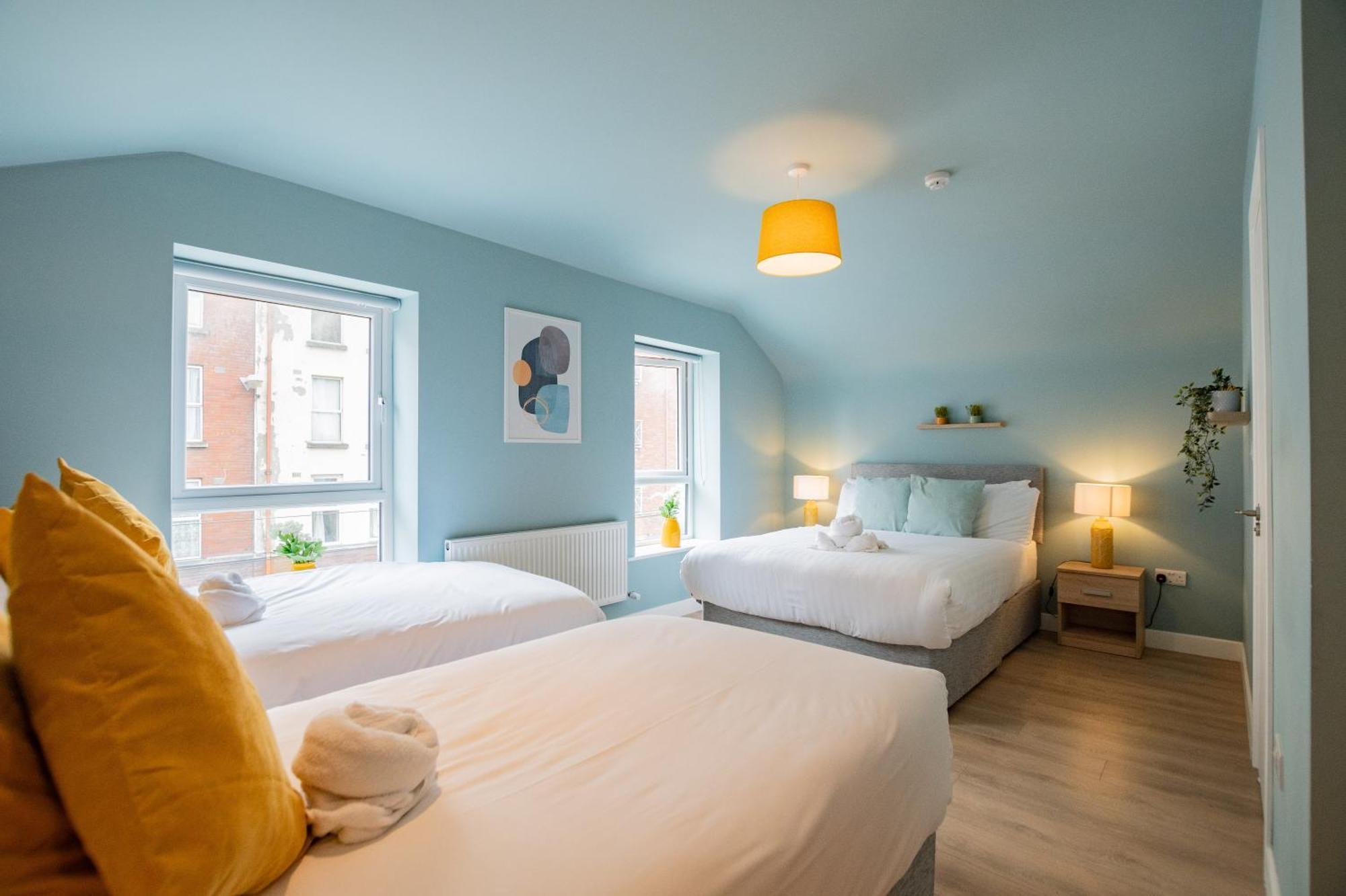 The Large Group House -sleeps 21 *