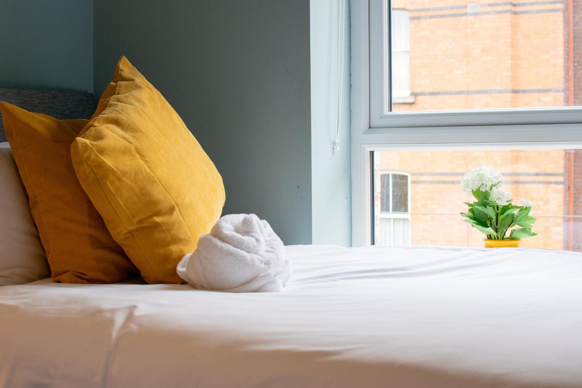 The Large Group House -sleeps 21 *