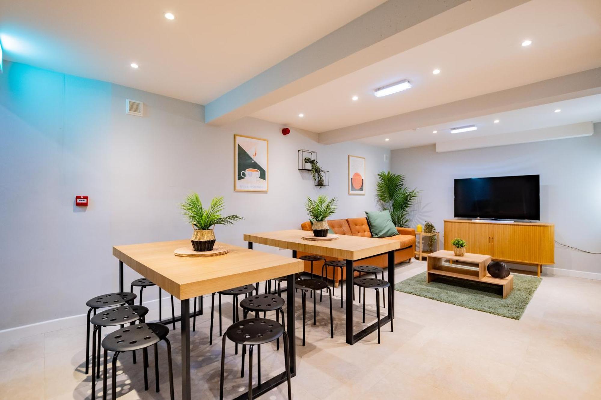 The Large Group House -sleeps 21 * Dublin