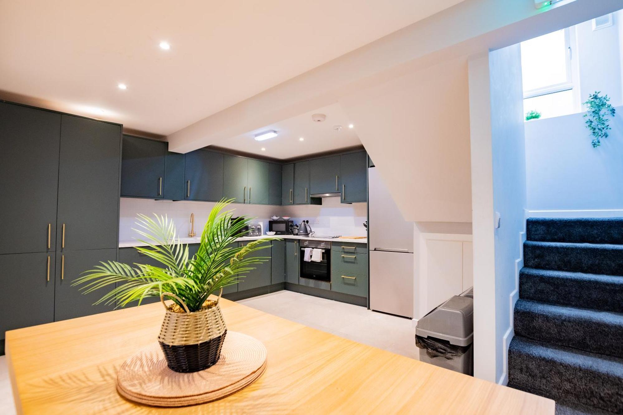 The Large Group House -sleeps 21 * Dublin