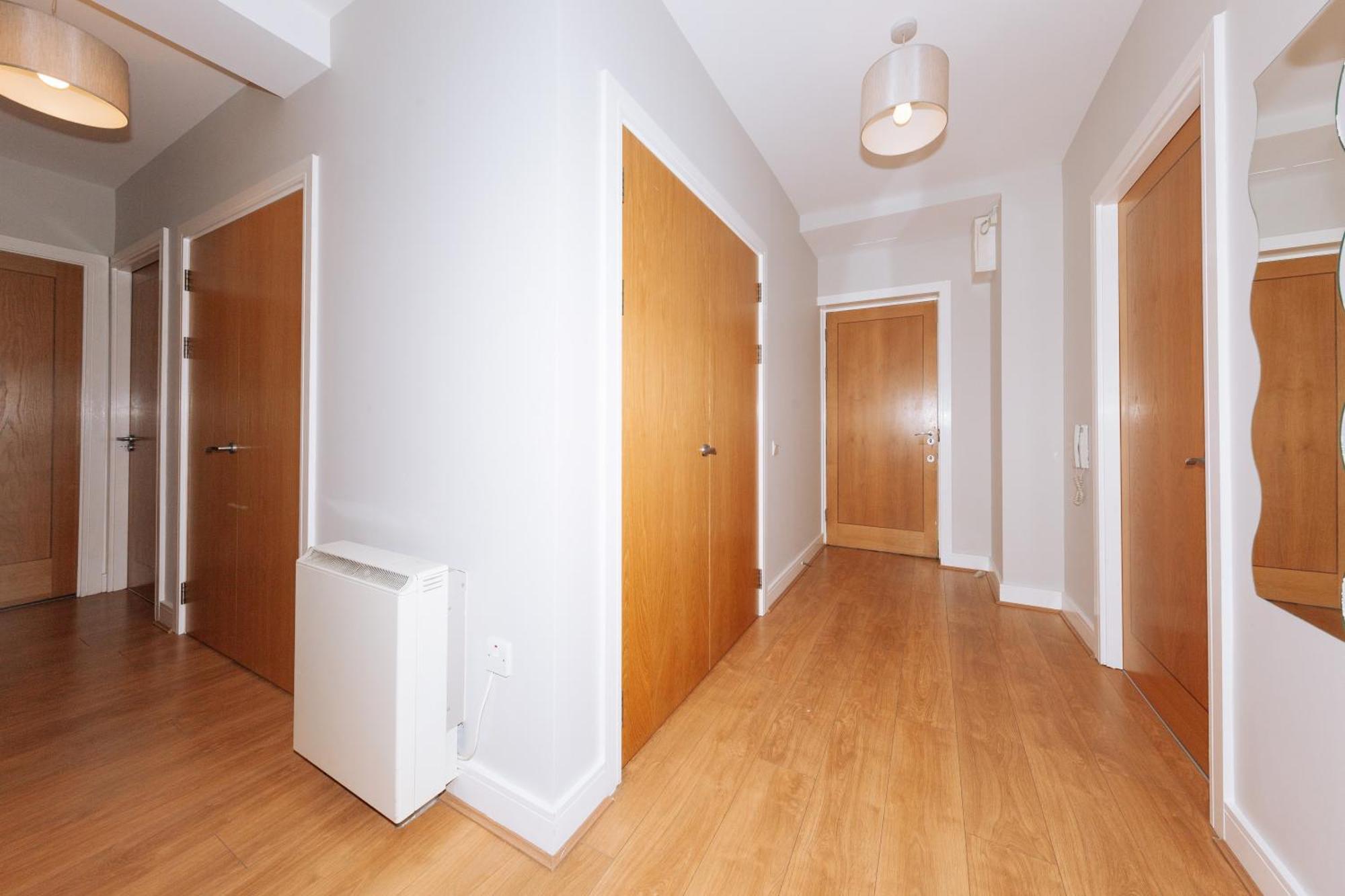 Apartment Bright 2bd Flat With Private Balcony - *