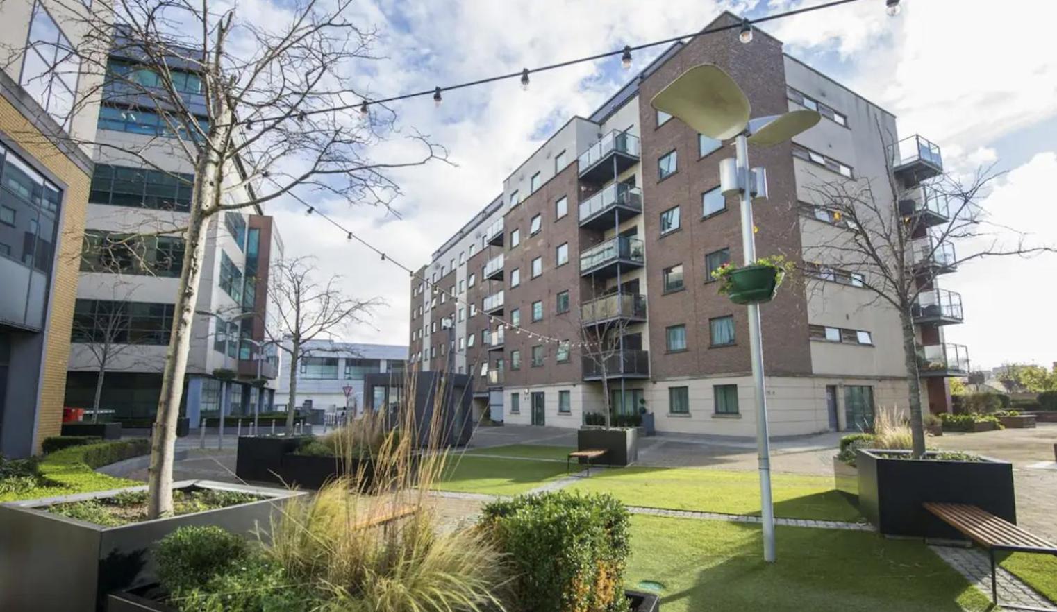 Bright 2bd Flat With Private Balcony - * Dublin