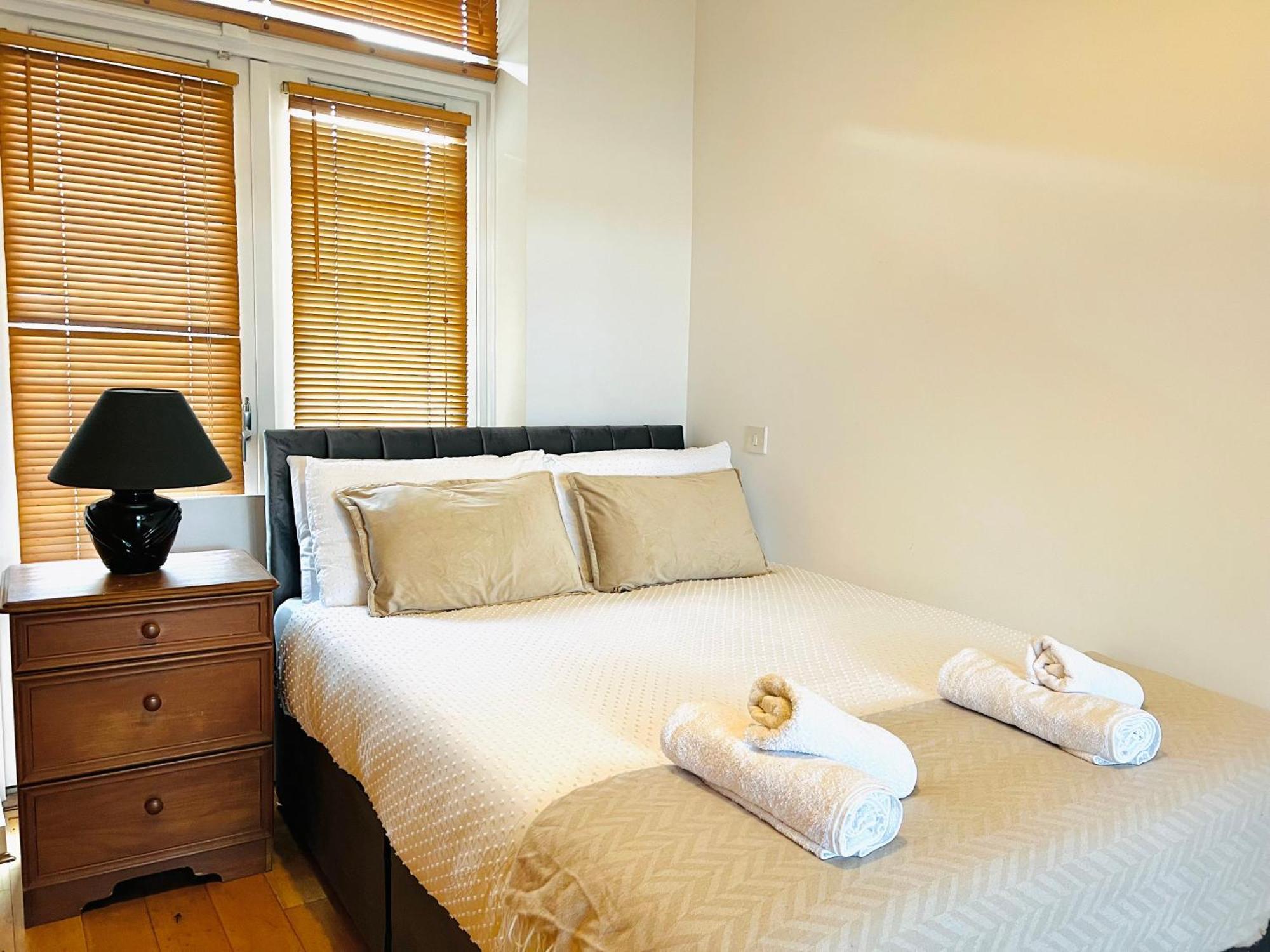 Cosy River View Flat At Temple Bar Apartment