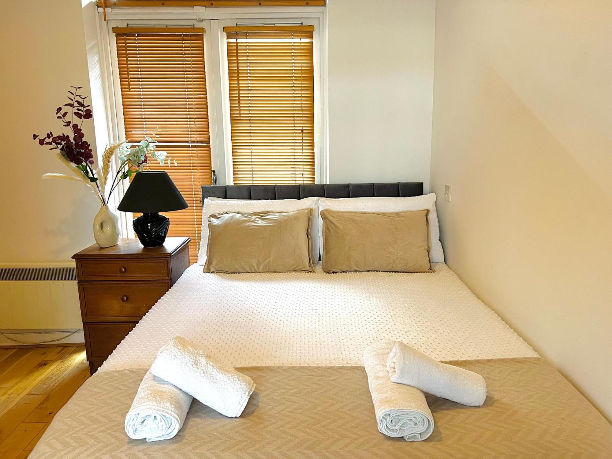 Cosy River View Flat At Temple Bar Apartment