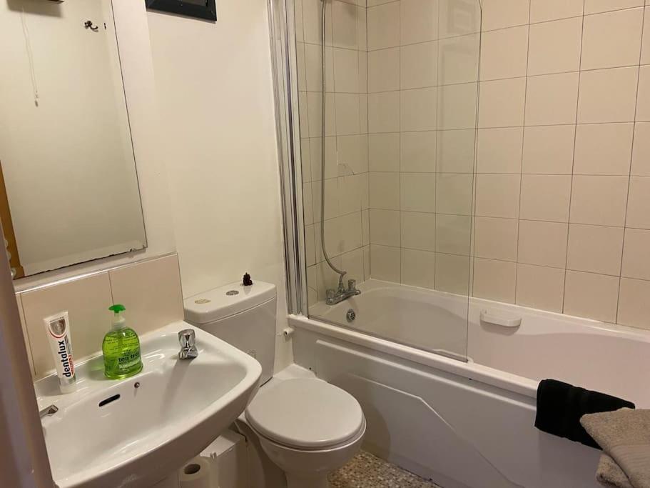 City Centre Apt With Balcony Great Location & Neighborhood Apartment