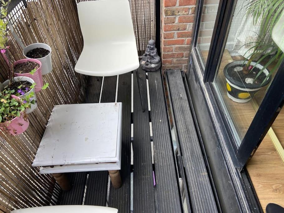 City Centre Apt With Balcony Great Location & Neighborhood Apartment