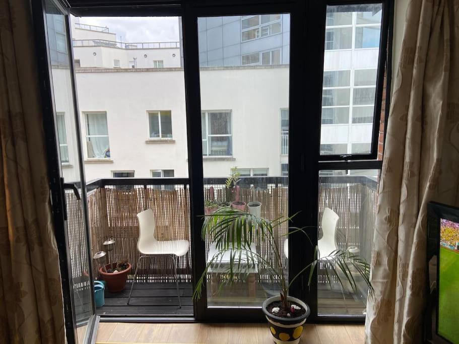 City Centre Apt With Balcony Great Location & Neighborhood Apartment Dublin