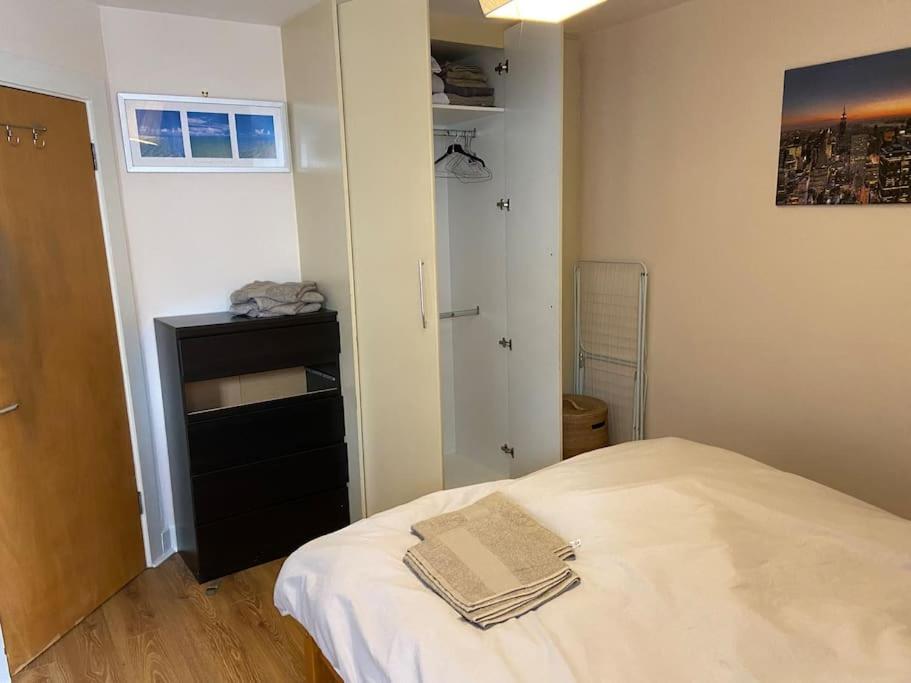 City Centre Apt With Balcony Great Location & Neighborhood Apartment Dublin