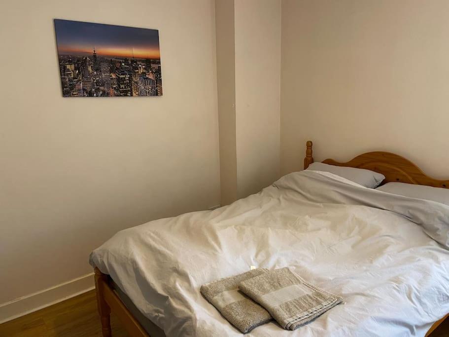 City Centre Apt With Balcony Great Location & Neighborhood Apartment *